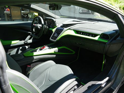 Used 2025 Lamborghini Revuelto AWD/4WD image 17