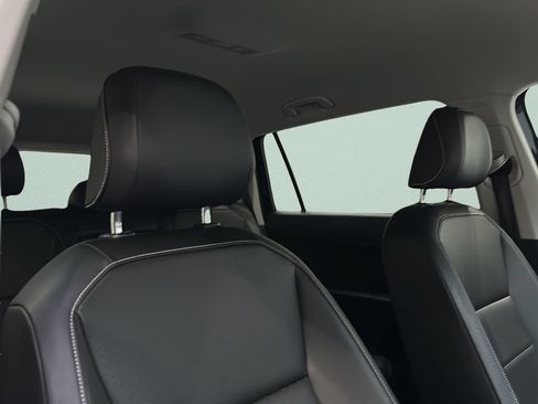 Used 2021 Volkswagen Tiguan SE AWD/4WD image 16