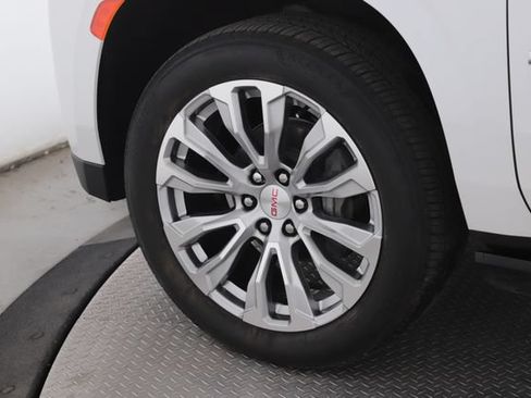 Used 2024 GMC Yukon Denali AWD/4WD image 14