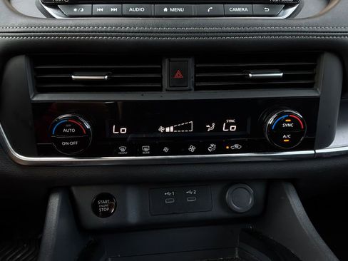 Used 2025 Nissan Rogue SV FWD image 28