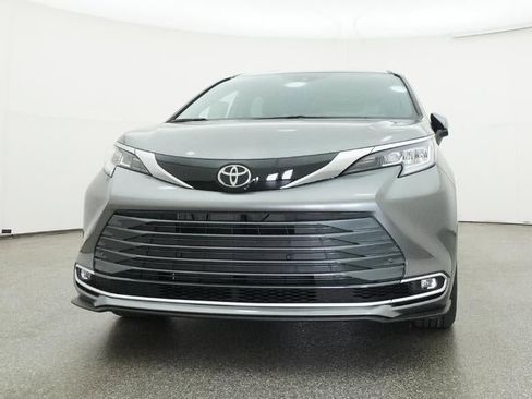 New 2026 Toyota Sienna Limited FWD image 31