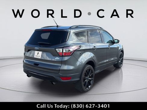 Used 2017 Ford Escape SE w/ Equipment Group 201A FWD image 17