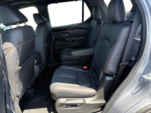 Certified 2025 Honda Pilot TrailSport image 16