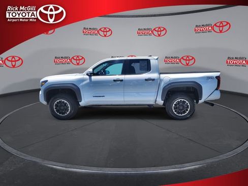 Used 2024 Toyota Tacoma TRD Off-Road AWD/4WD image 5
