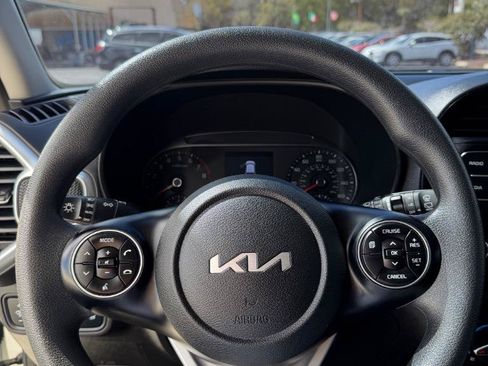 Used 2022 Kia Soul LX w/ Technology Package FWD image 11