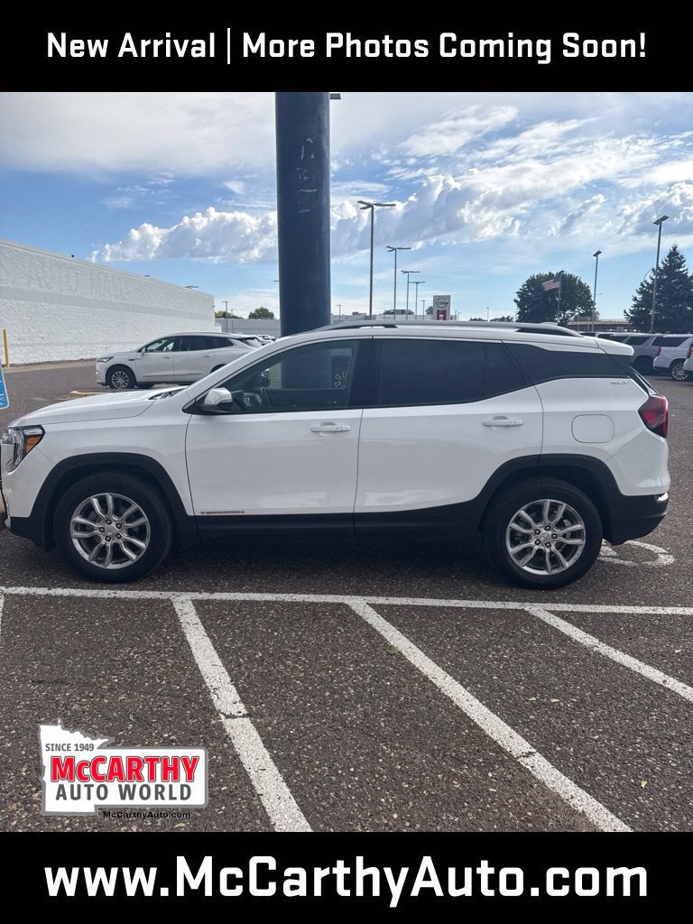 Used 2024 GMC Terrain SLT AWD/4WD image 3