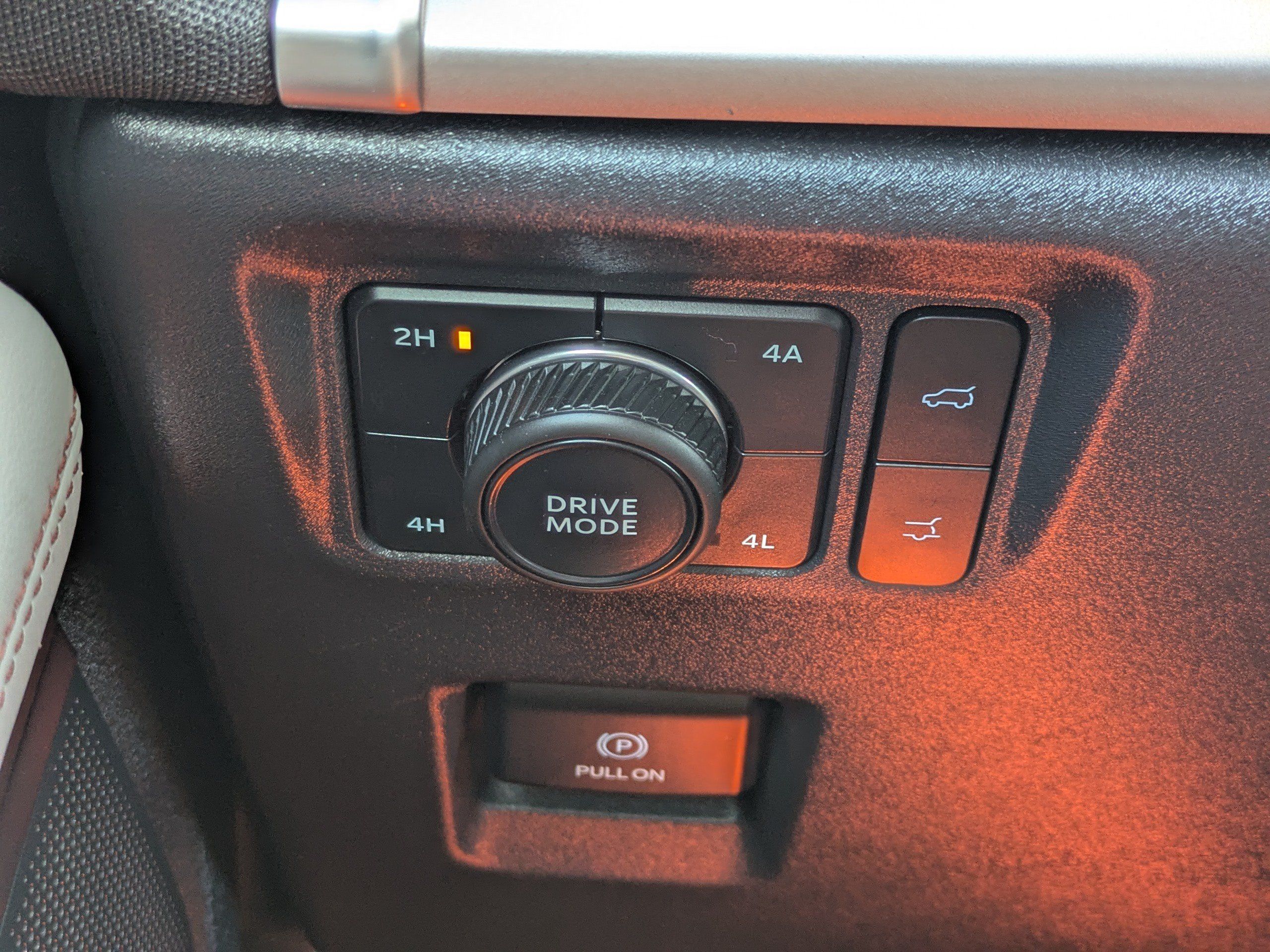 Used 2025 Ford Expedition Active AWD/4WD image 21