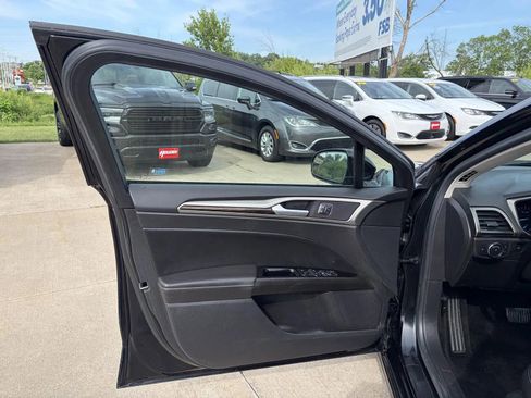 Used 2014 Ford Fusion SE w/ Equipment Group 202A FWD image 10