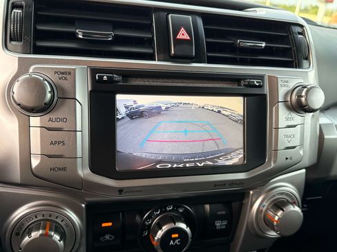 Used 2018 Toyota 4Runner SR5 AWD/4WD image 25