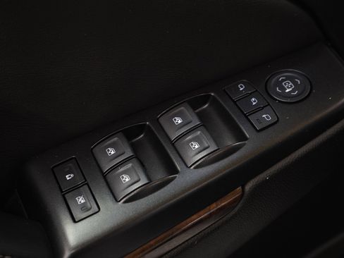 Used 2020 Chevrolet Suburban LT AWD/4WD image 26