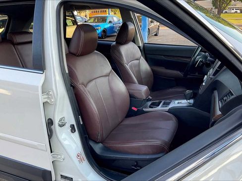 Used 2013 Subaru Outback 2.5i Limited w/ Special Appearance Pkg image 8