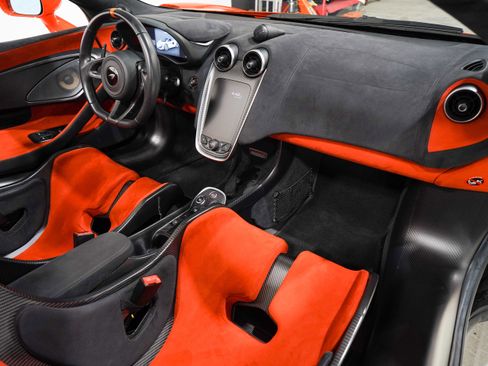 Used 2020 McLaren 600LT Spider RWD image 16
