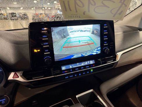 Used 2024 Toyota Sienna LE image 18