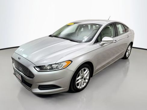 Used 2016 Ford Fusion SE FWD image 3