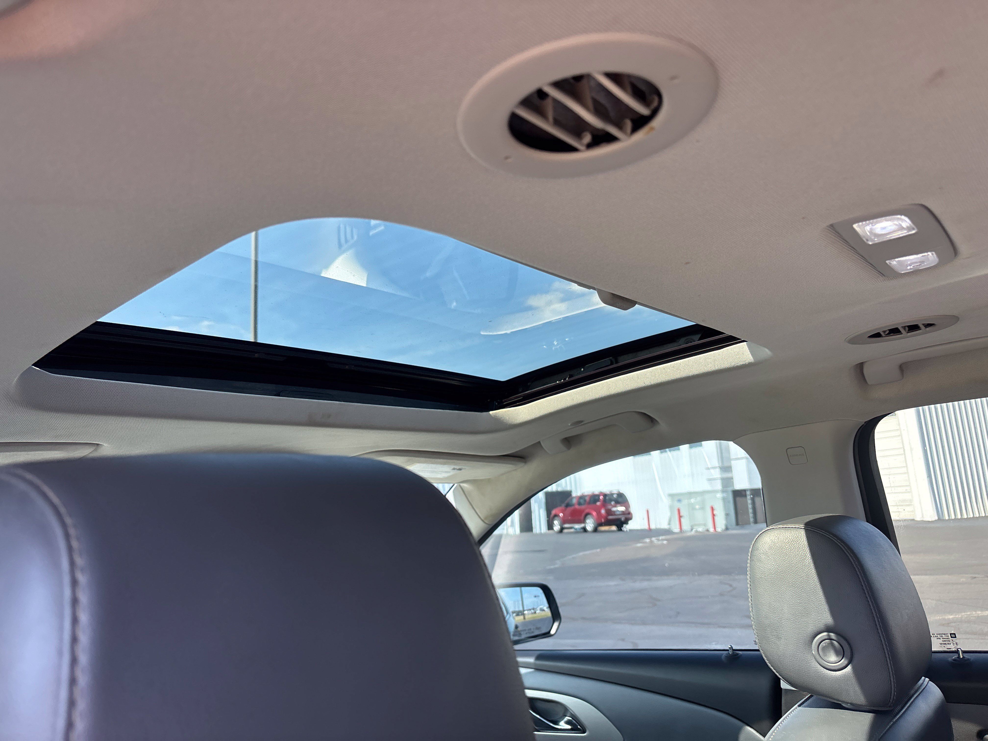 Used 2021 Chevrolet Traverse LT w/ LT Premium Package FWD image 14