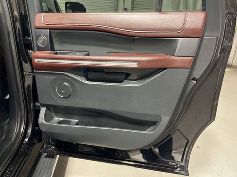 Used 2024 Ford Expedition Max Limited image 12