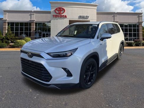 Used 2024 Toyota Grand Highlander Limited image 3