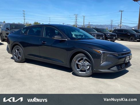 New 2026 Kia K4 LXS image 1
