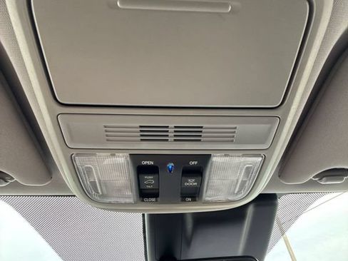 Used 2018 Honda Odyssey EX-L image 38