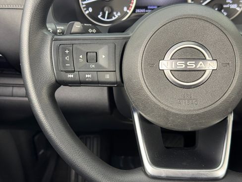 Used 2024 Nissan Pathfinder S image 19