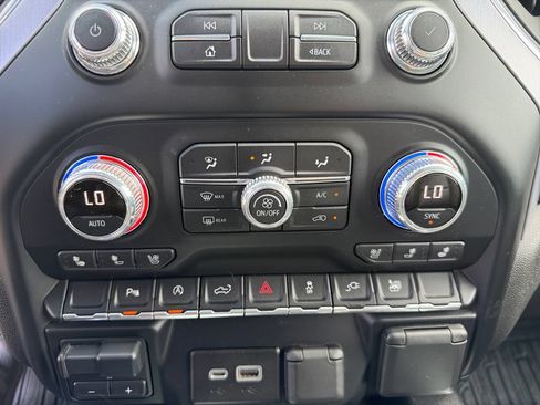 Used 2020 GMC Sierra 1500 SLT w/ SLT Premium Package AWD/4WD image 31