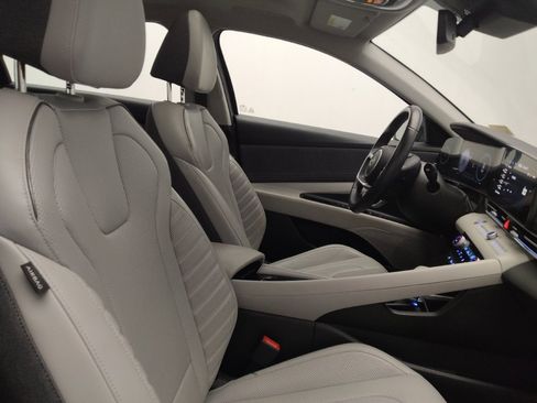 Used 2025 Hyundai Elantra Limited FWD image 21