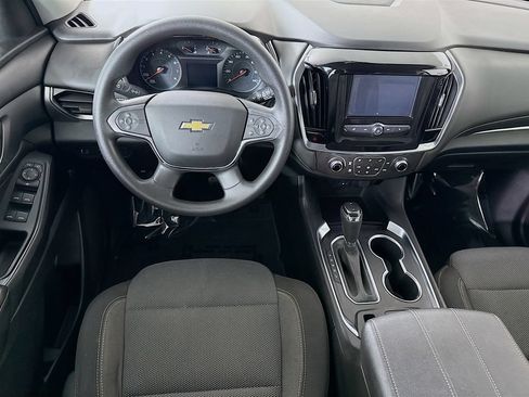 Used 2018 Chevrolet Traverse LS FWD image 3