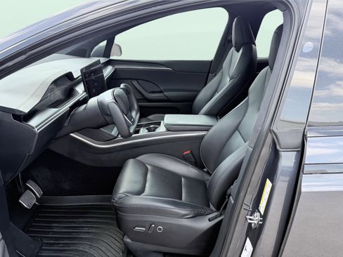 Used 2023 Tesla Model X Plaid image 18