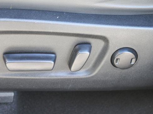 Used 2019 Toyota Highlander SE image 24