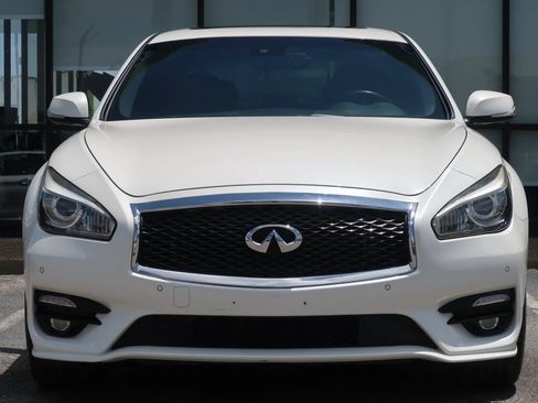Used 2019 INFINITI Q70 Luxe w/ Sport Package RWD image 2