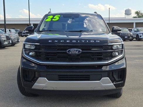 Certified 2025 Ford Expedition Platinum AWD/4WD image 4
