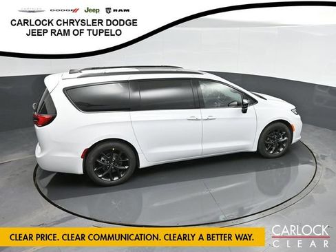 New 2026 Chrysler Pacifica Limited w/ Uconnect Theater Family Group image 57