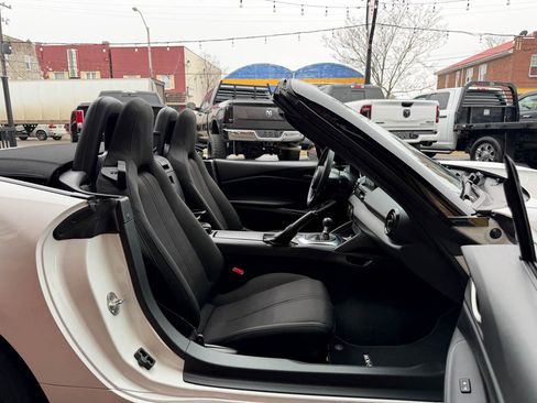 Used 2020 MAZDA MX-5 Miata Sport image 22