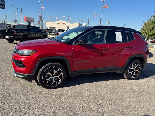 Used 2025 Jeep Compass Limited AWD/4WD image 3