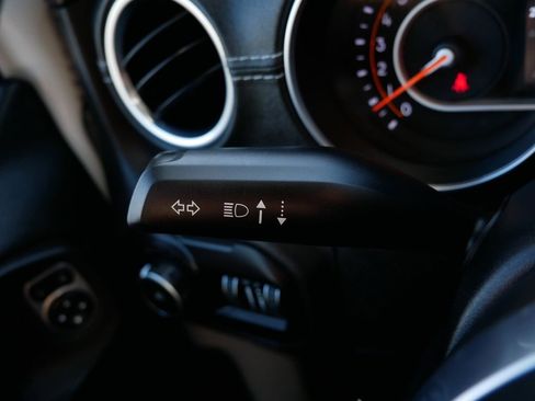 Used 2018 Jeep Wrangler Unlimited Sahara image 23