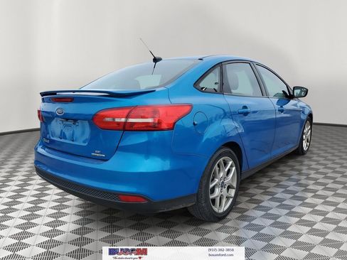Used 2015 Ford Focus SE w/ Equipment Group 201A image 4