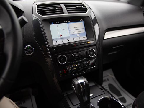 Used 2018 Ford Explorer XLT w/ Equipment Group 202A image 12