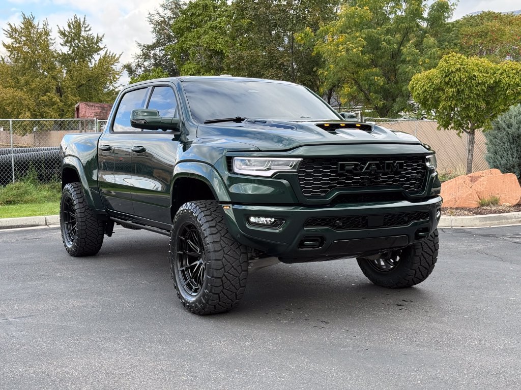 Used 2027 RAM 1500 4x4 Crew Cab image 1