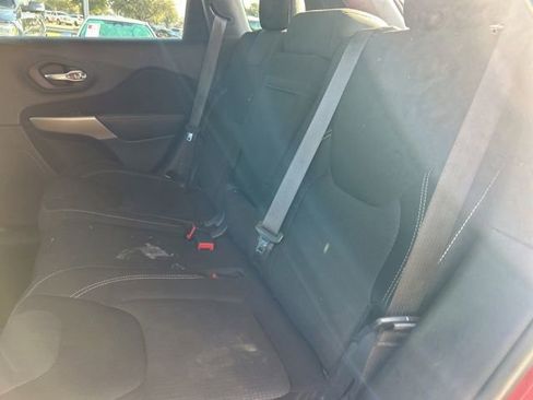 Used 2017 Jeep Cherokee Latitude w/ Safety/Convenience Group image 9