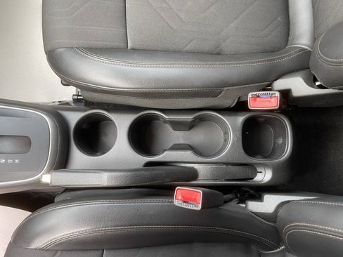 Used 2022 Chevrolet Trax LT w/ LT Convenience Package image 15