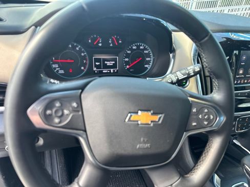 Used 2023 Chevrolet Traverse LT FWD image 19