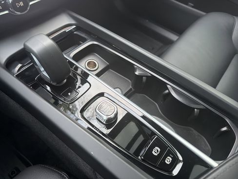 Certified 2023 Volvo XC60 B5 Plus w/ Protection Package Premier image 26