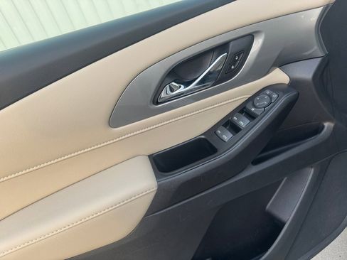 Used 2022 Chevrolet Traverse LS image 36