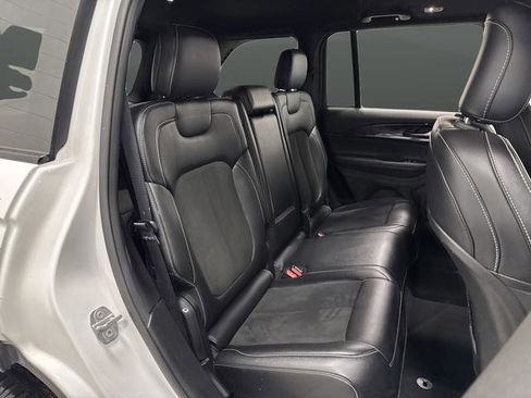 Used 2023 Jeep Grand Cherokee Altitude image 29