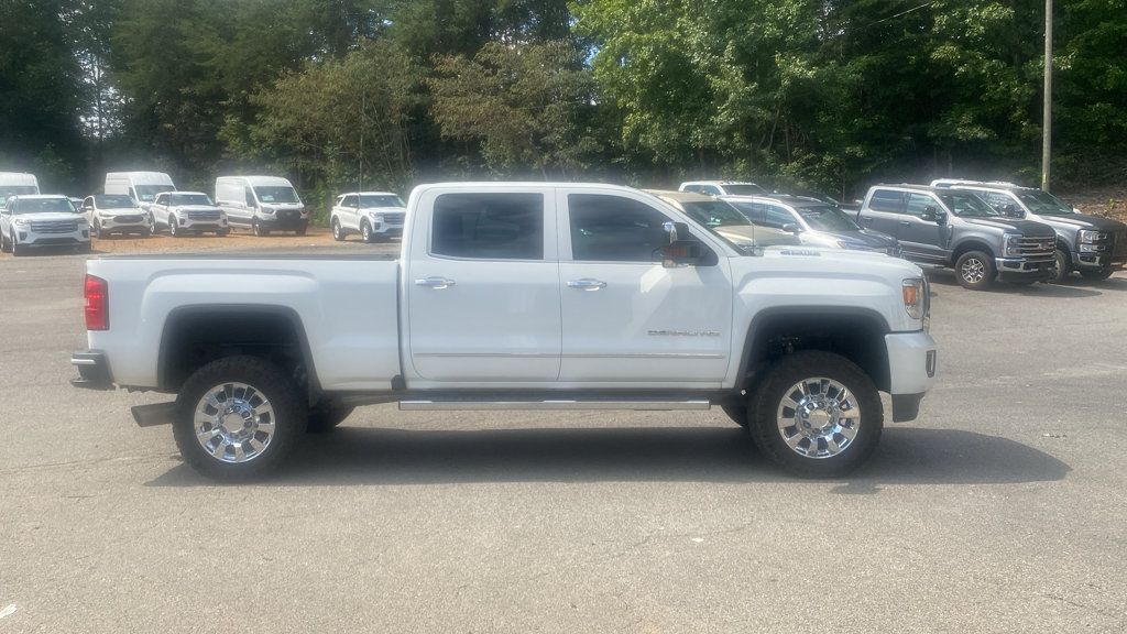Used 2019 GMC Sierra 2500 Denali w/ Duramax Plus Package AWD/4WD image 4