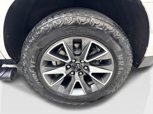 Used 2024 Chevrolet Tahoe Z71 w/ Luxury Package AWD/4WD image 91