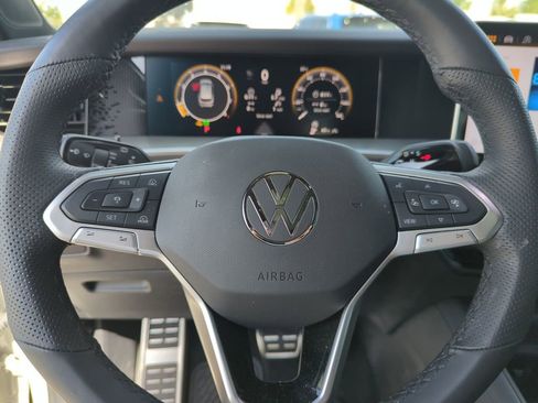 Certified 2025 Volkswagen Tiguan SE R-Line image 42