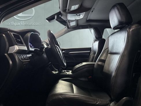 Used 2019 Toyota Highlander XLE image 7
