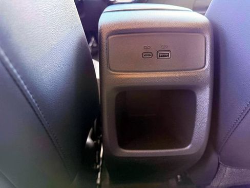 Used 2025 Chevrolet Trax LT w/ LT Convenience Package FWD image 13