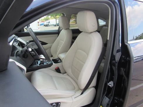 Used 2022 Jaguar E-PACE SE image 14